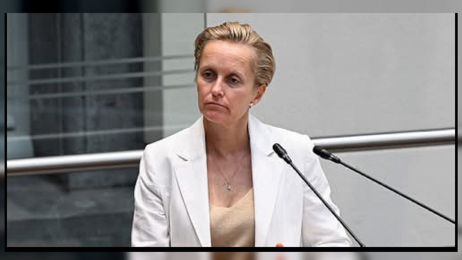 Groen dagvaardt mobiliteitsminister De Ridder na geheime luchthavendeal van 12 miljoen euro
